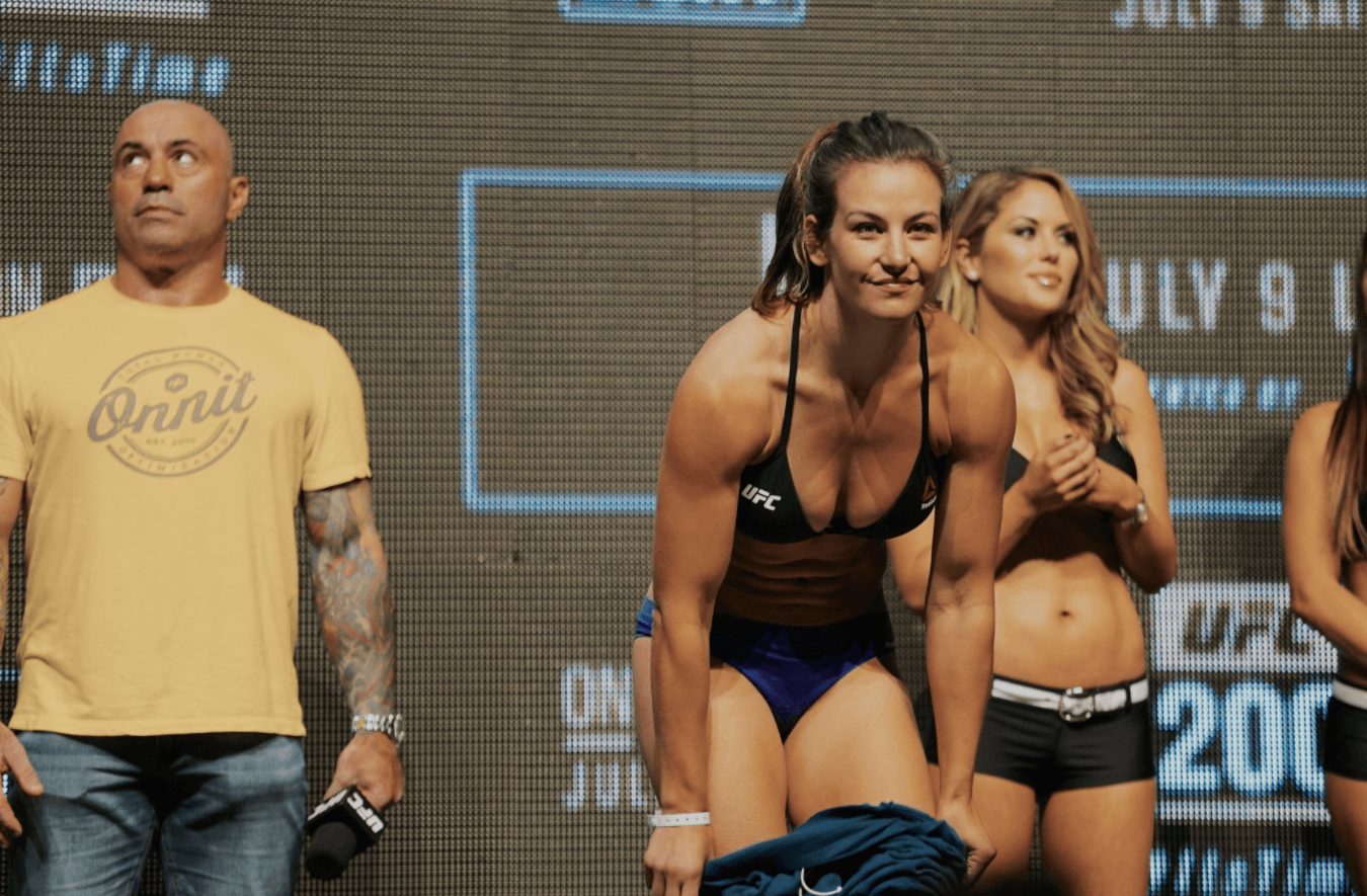 Joe Rogan makes a point to avoid looking at Miesha Tate at UFC 200.